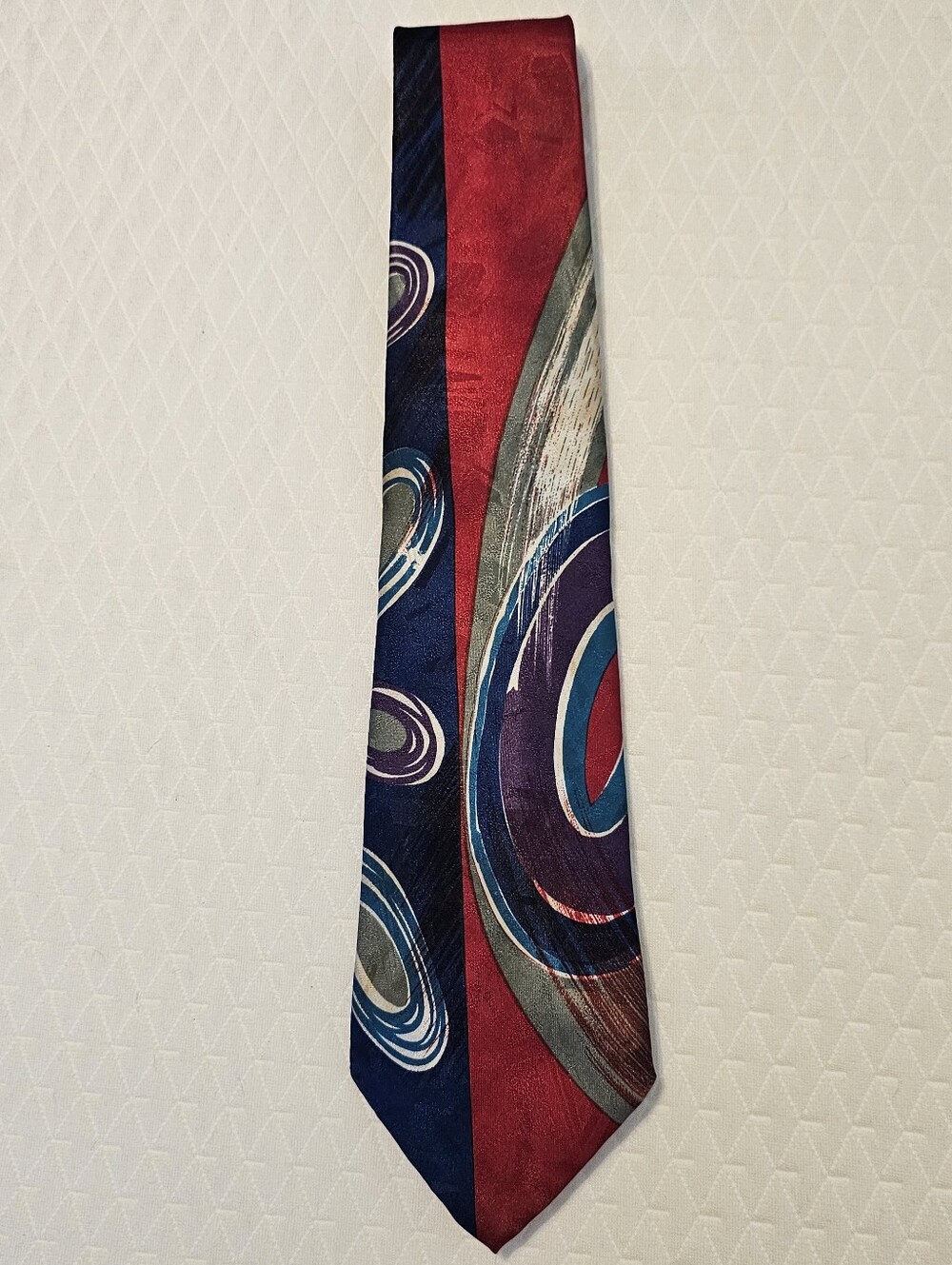 Vintage Bugle Boy USA Abstract Swirl Geometric Necktie Red Navy Blue Made in USA